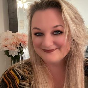 Meet your Posher, Stephannie